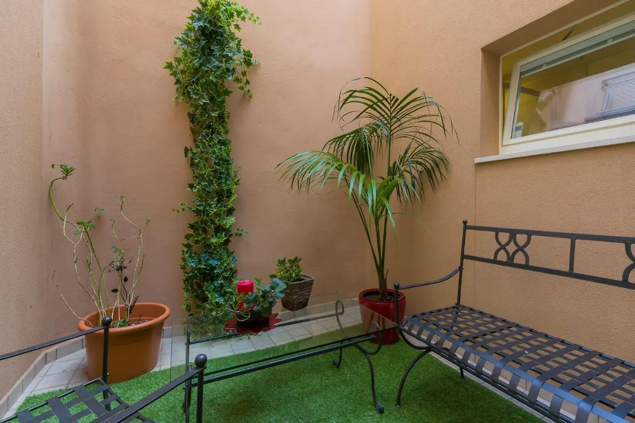 Velluto Blu Apartment & Suite Verona 0*,  Itália